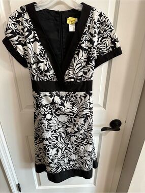Black & White Floral V-Neck Dress